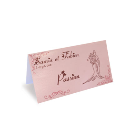 Nom de table mariage rose sur carton rigide