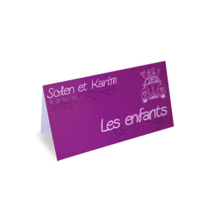 Nom de table mariage violet sur carton rigide