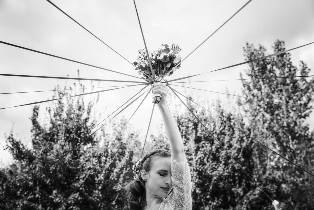 Mariée avec bouquet de mariage photographiée par Vi-Kien Tran